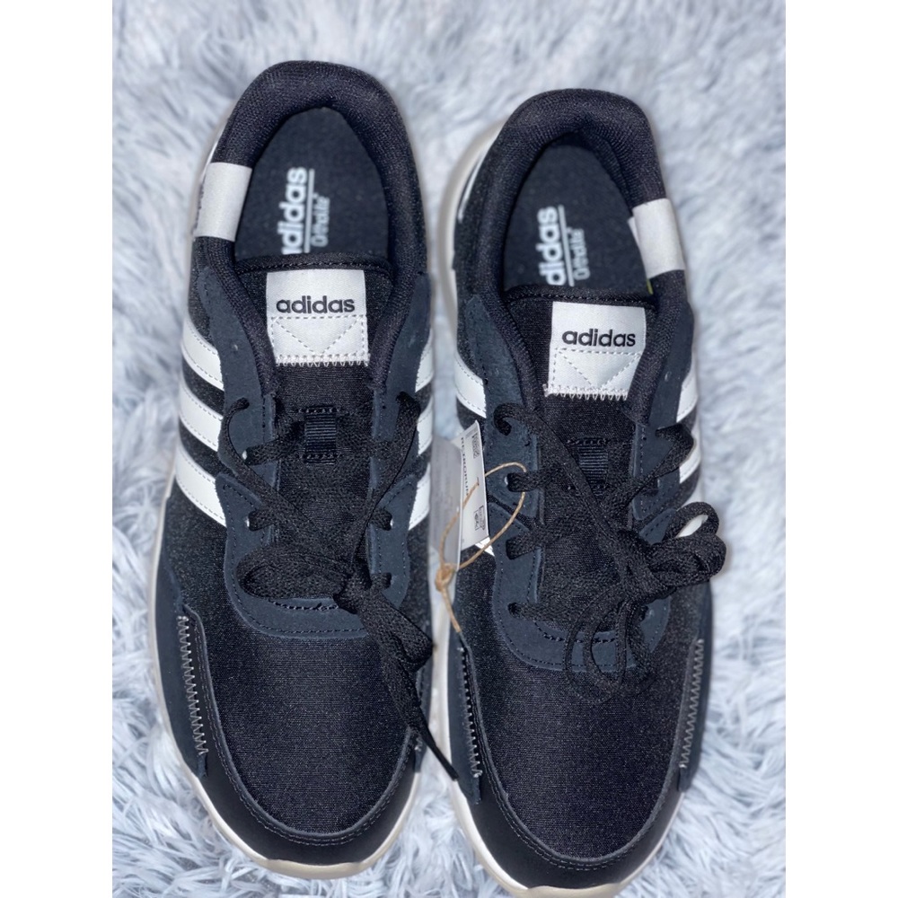 Brand new with tags Adidas Retrorun Women’s Sneaker